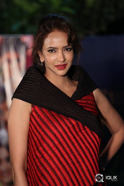 Lakshmi-Manchu-at-Chandamama-Kathalu-Team-Celebrating-National-Award
